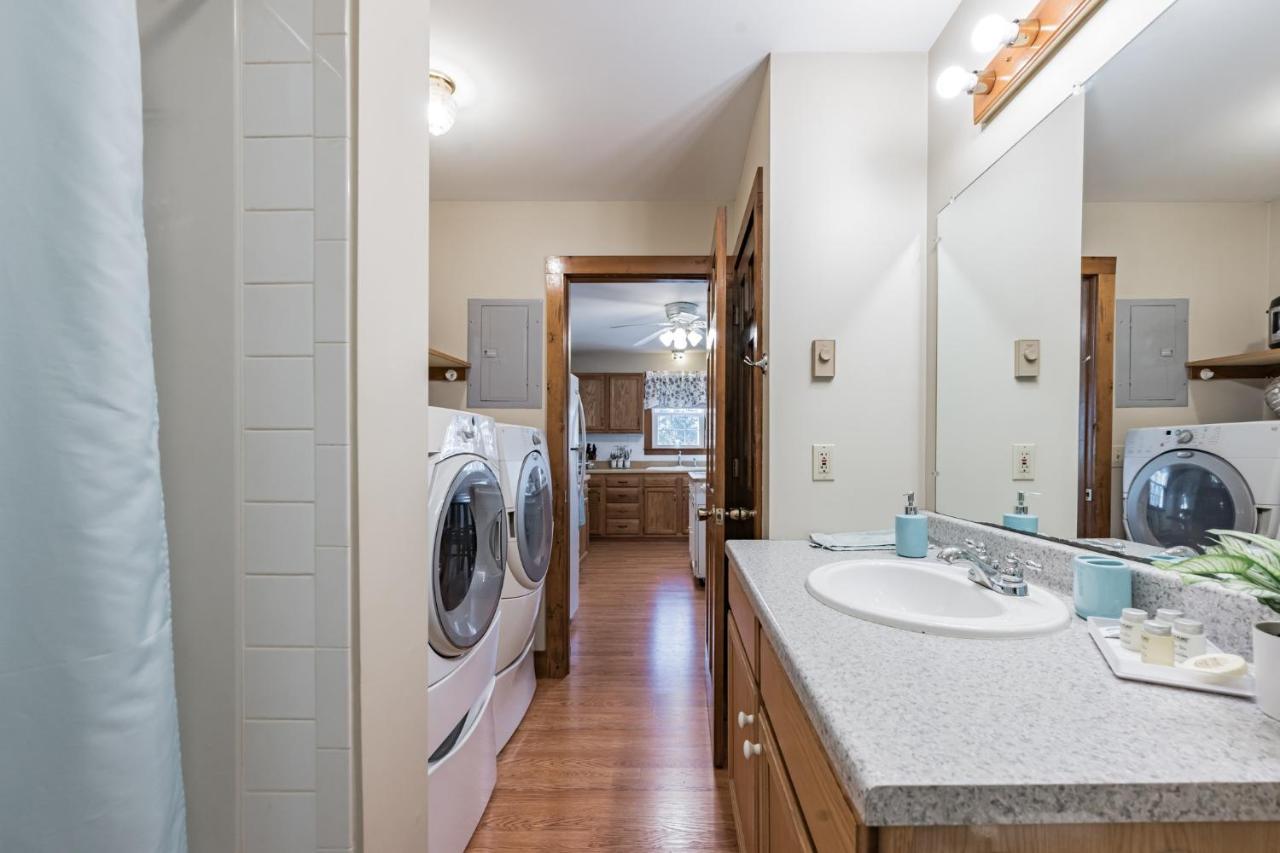 Cozy Bungalow Just Minutes From Mystic, Westerly Beaches, Boating And Casinos! Bungalow جروتون المظهر الخارجي الصورة