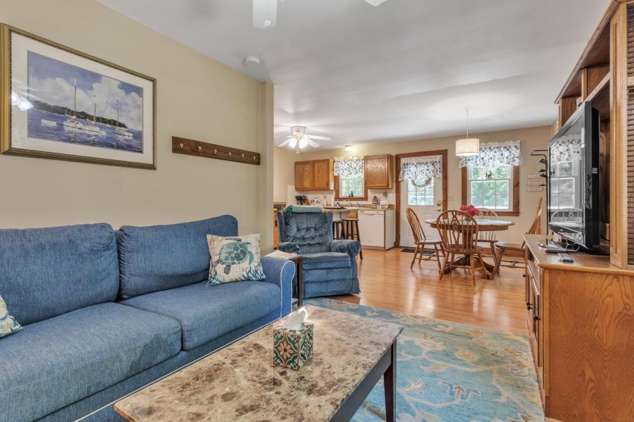 Cozy Bungalow Just Minutes From Mystic, Westerly Beaches, Boating And Casinos! Bungalow جروتون المظهر الخارجي الصورة