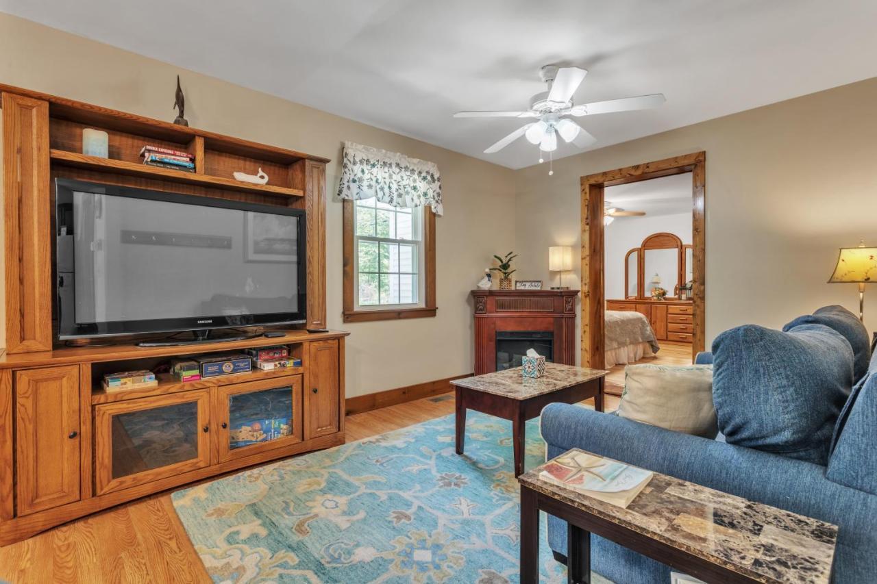 Cozy Bungalow Just Minutes From Mystic, Westerly Beaches, Boating And Casinos! Bungalow جروتون المظهر الخارجي الصورة