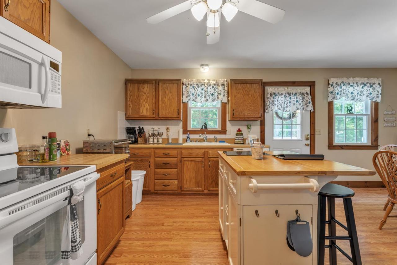 Cozy Bungalow Just Minutes From Mystic, Westerly Beaches, Boating And Casinos! Bungalow جروتون المظهر الخارجي الصورة