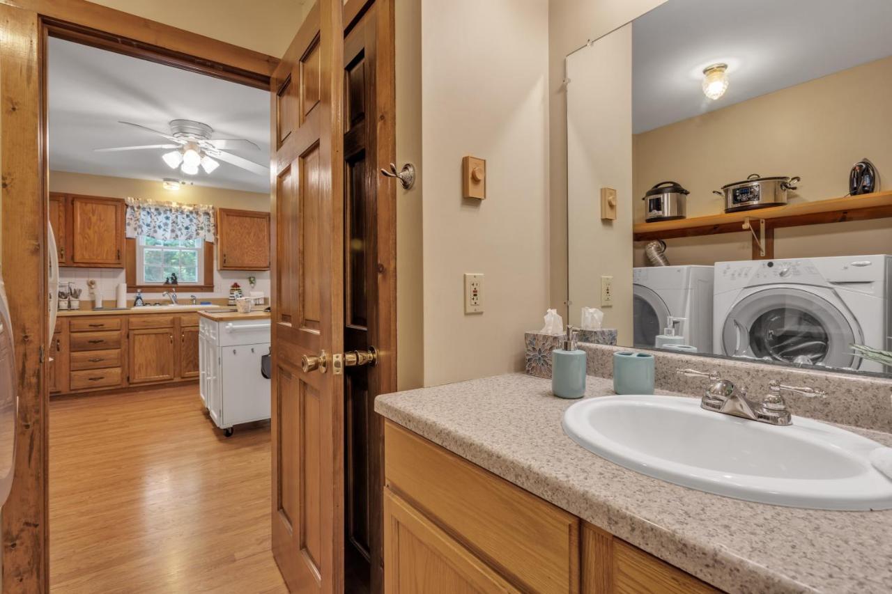 Cozy Bungalow Just Minutes From Mystic, Westerly Beaches, Boating And Casinos! Bungalow جروتون المظهر الخارجي الصورة