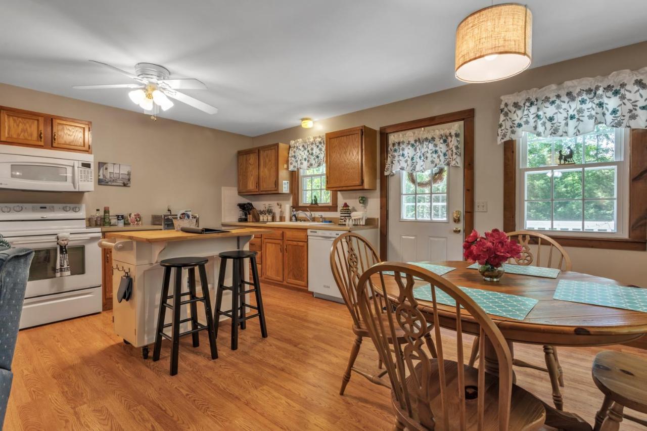 Cozy Bungalow Just Minutes From Mystic, Westerly Beaches, Boating And Casinos! Bungalow جروتون المظهر الخارجي الصورة
