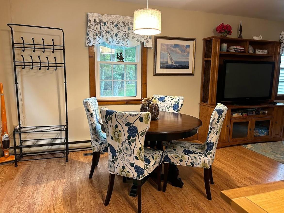 Cozy Bungalow Just Minutes From Mystic, Westerly Beaches, Boating And Casinos! Bungalow جروتون المظهر الخارجي الصورة